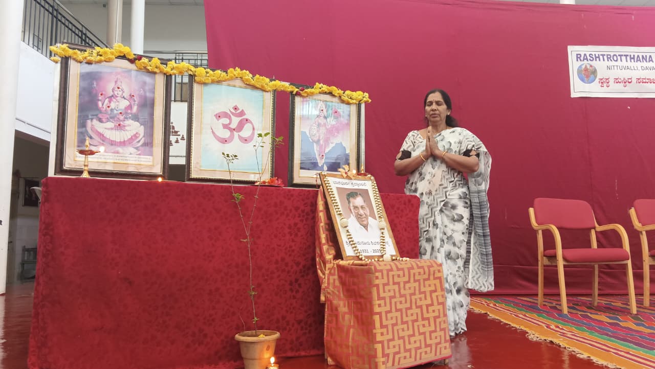 A condolence meeting in RVK - Davanagere (4)