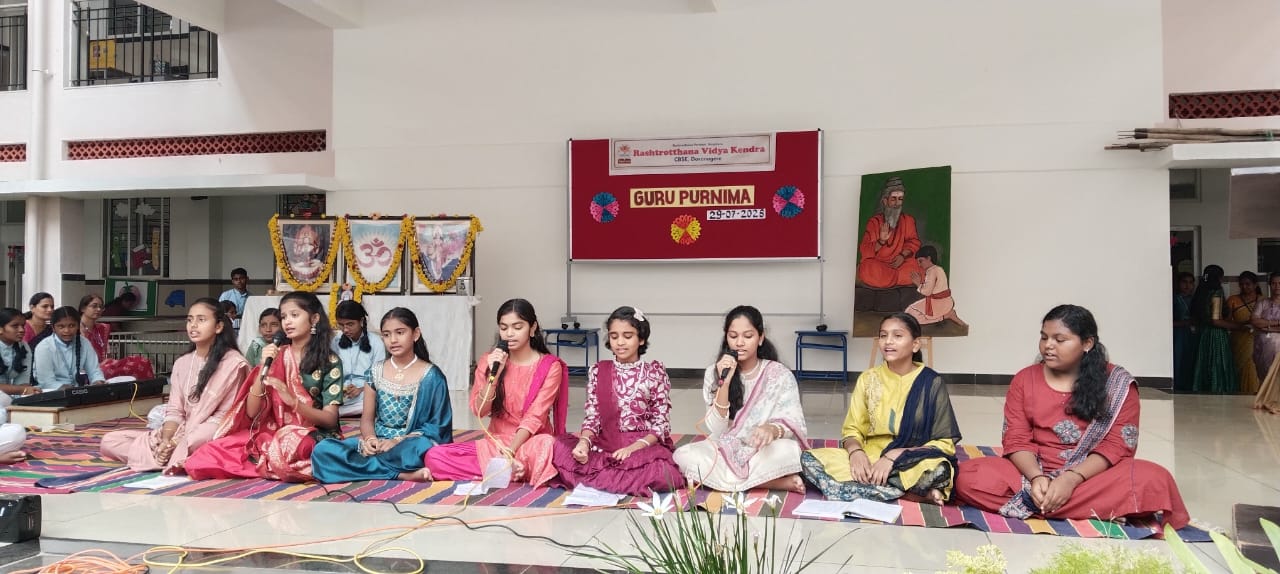 Students of RVK Davangere Honour Teachers with Devotional Songs on Guru Purnima (6)