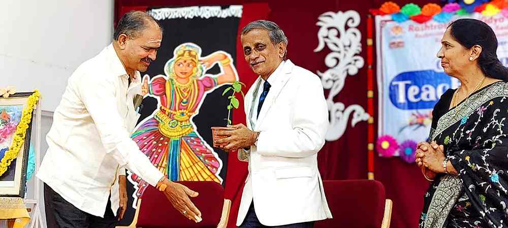 Rashtrotthana Institutions Jointly Celebrated Teachers Day in Davangere 9-50kb